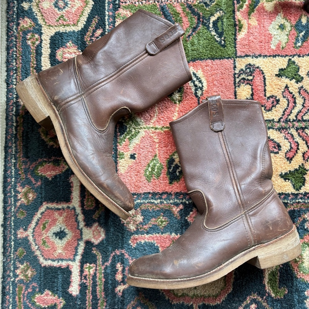 Red Wing Shoes made in the USA Dark Brown Men's leather Boots sz 9